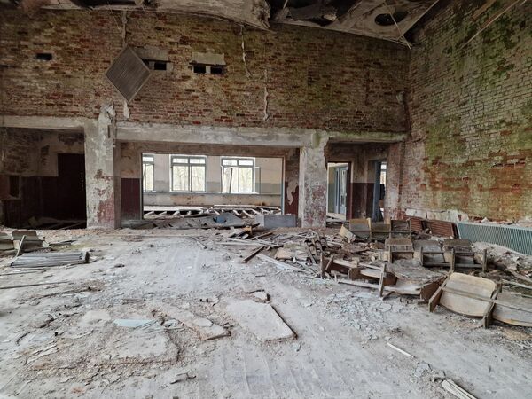 Когда-то в зале клуба было шумно и весело. - Sputnik Беларусь