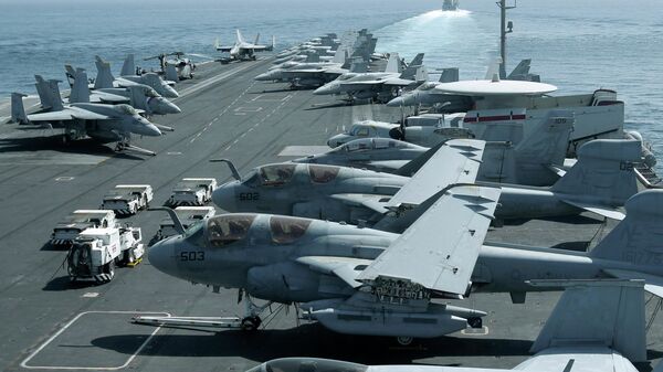 Палуба авианосца класса Нимиц USS Abraham Lincoln в Ормузском проливе - Sputnik Беларусь