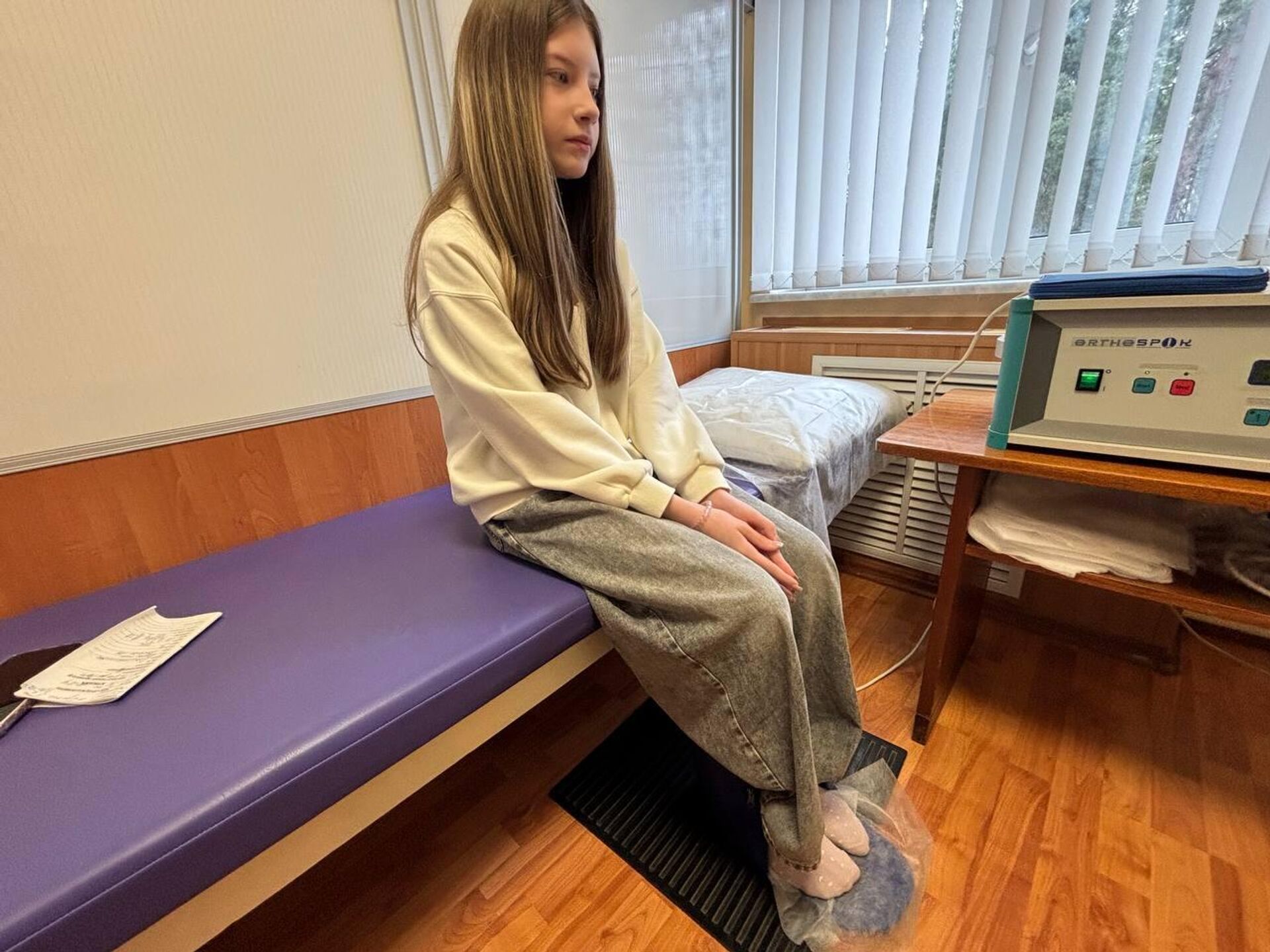 Семиклассница Даша на процедуре сапожок - Sputnik Беларусь, 1920, 24.04.2026