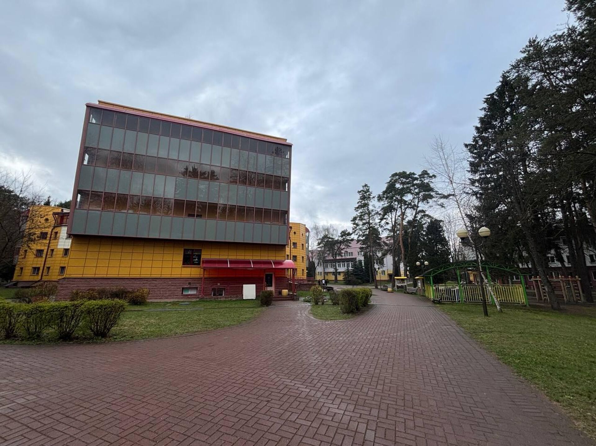 Территория детского реабилитационно-оздоровительного центра Ждановичи - Sputnik Беларусь, 1920, 24.04.2026