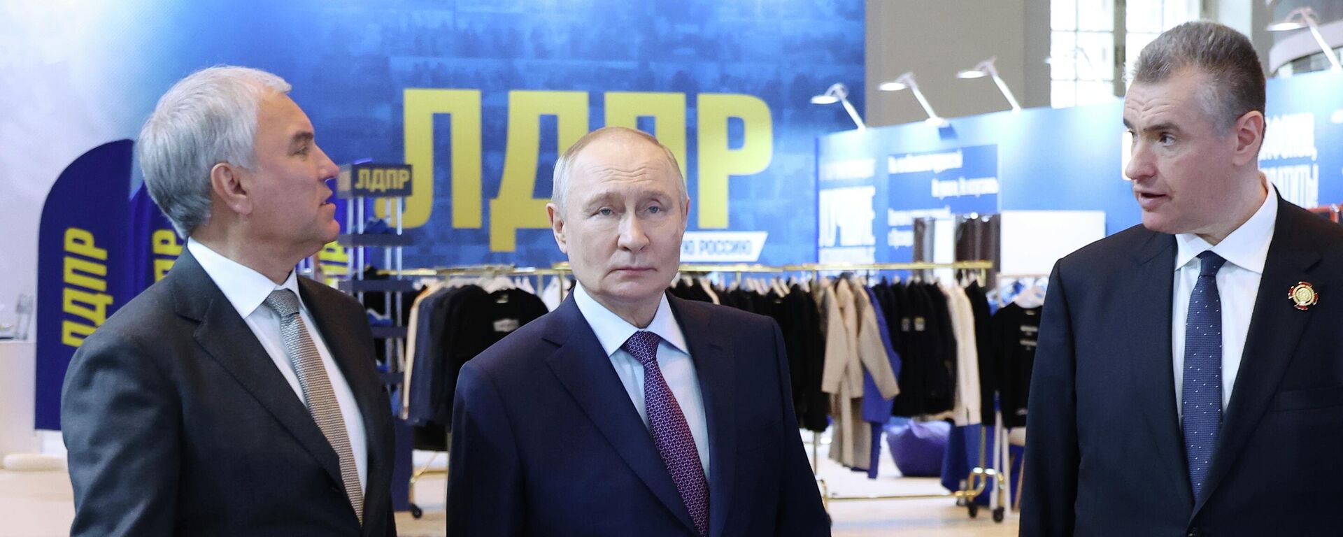 Прэзідэнт Уладзімір Пуцін наведаў выставу ў гонар Уладзіміра Жырыноўскага - Sputnik Беларусь, 1920, 24.04.2026