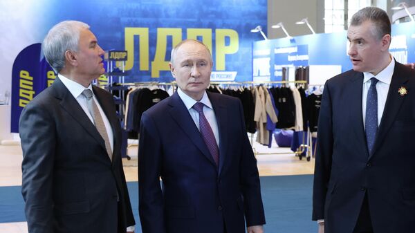 Президент Владимир Путин посетил выставку в честь Владимира Жириновского - Sputnik Беларусь