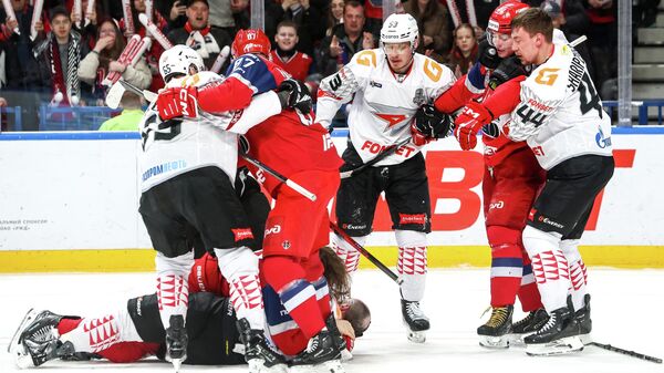 Во время потасовки на льду - Sputnik Беларусь