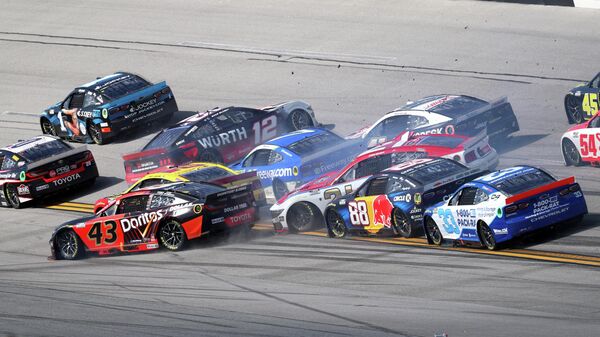 Авария на гонке NASCAR  - Sputnik Беларусь