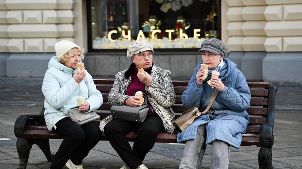 Пенсионерки на лавочке - Sputnik Беларусь