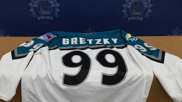 Игровой свитер Уэйна Гретцки - Sputnik Беларусь