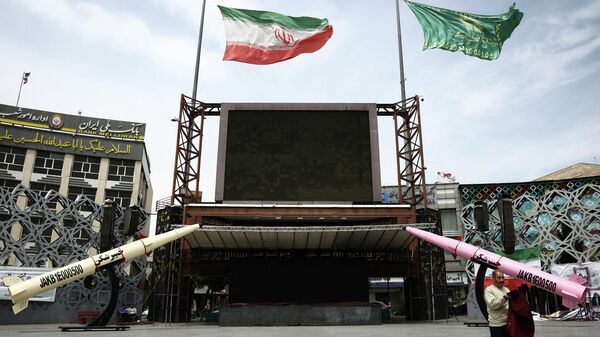 Символические макеты иранских ракет в Тегеране - Sputnik Беларусь