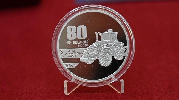 Памятная монета  Минский тракторный завод. 80 лет  - Sputnik Беларусь
