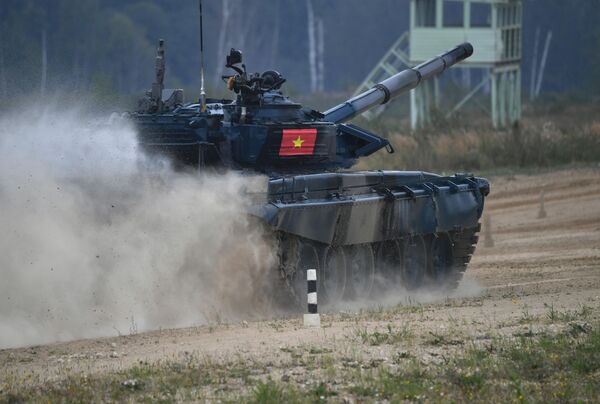 Танк Т-72Б3 команды военнослужащих Вьетнама  - Sputnik Беларусь