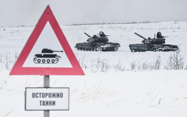 Танки Т-72Б3 во время совместных военных учений России и Беларуси на полигоне Мулино в Нижегородской области. - Sputnik Беларусь