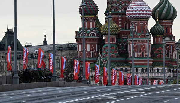 Праздничные украшения в Москве во время подготовки к параду Победы - Sputnik Беларусь