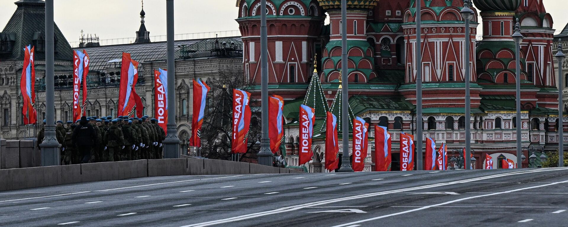 Святочныя аздабленні ў Маскве падчас падрыхтоўкі да парада Перамогі - Sputnik Беларусь, 1920, 07.05.2026