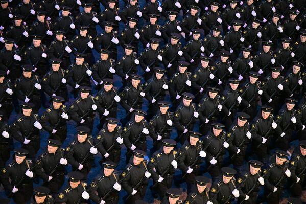 Офицеры Тихоокеанского высшего военно-морского училища им. адмирала С. О. Макарова на репетиции военного парада в Москве - Sputnik Беларусь