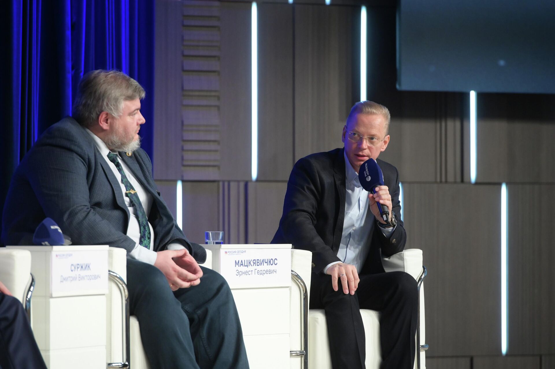 В пресс-центре Россия сегодня прошел пресс-показ фильма журналиста Андрея Старикова День Победы в Прибалтике: вчера, сегодня, завтра. - Sputnik Беларусь, 1920, 30.04.2026