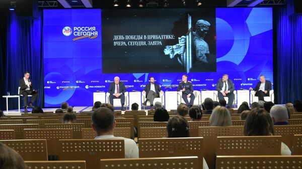 В пресс-центре Россия сегодня прошел пресс-показ фильма журналиста Андрея Старикова День Победы в Прибалтике: вчера, сегодня, завтра. - Sputnik Беларусь