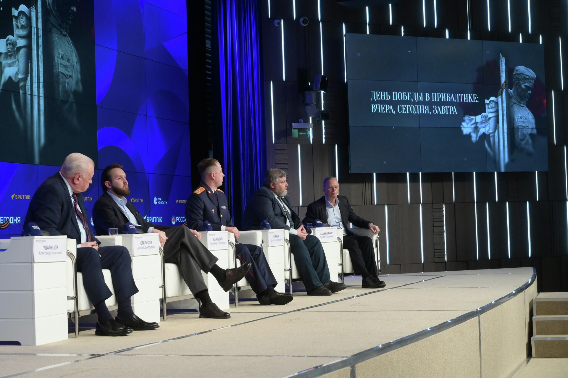 В пресс-центре Россия сегодня прошел пресс-показ фильма журналиста Андрея Старикова День Победы в Прибалтике: вчера, сегодня, завтра. - Sputnik Беларусь, 1920, 30.04.2026