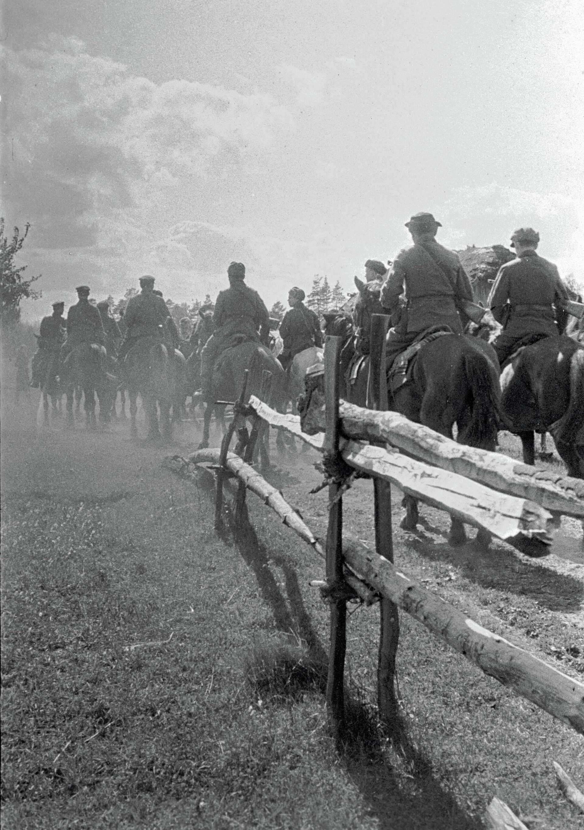Великая Отечественная война 1941-1945 гг. Партизанская дивизия Сидора Ковпака на боевом задании. Западная Украина. - Sputnik Беларусь, 1920, 09.05.2026