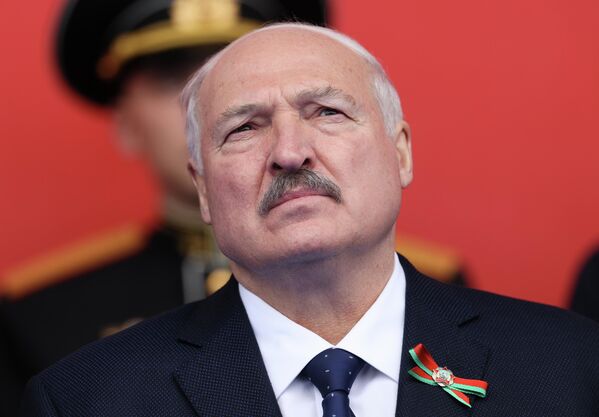 9 мая 2026. Президент Беларуси Александр Лукашенко на Красной площади в Москве на военном параде в честь 81-й годовщины Победы в Великой Отечественной войне. - Sputnik Беларусь