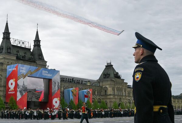 Военный парад в Москве в честь 81-й годовщины Победы в Великой Отечественной войне. В небе – штурмовики Су-25 - Sputnik Беларусь