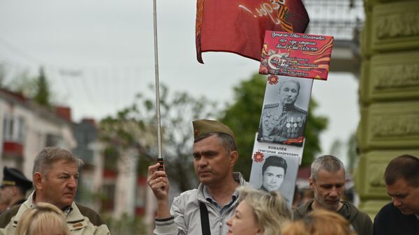 Парад тэхнікі і партрэты герояў: Гомель святкуе 9 мая - Sputnik Беларусь