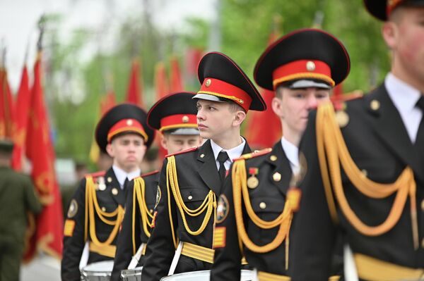 Парад техники и портреты героев: Гомель празднует 9 мая - Sputnik Беларусь