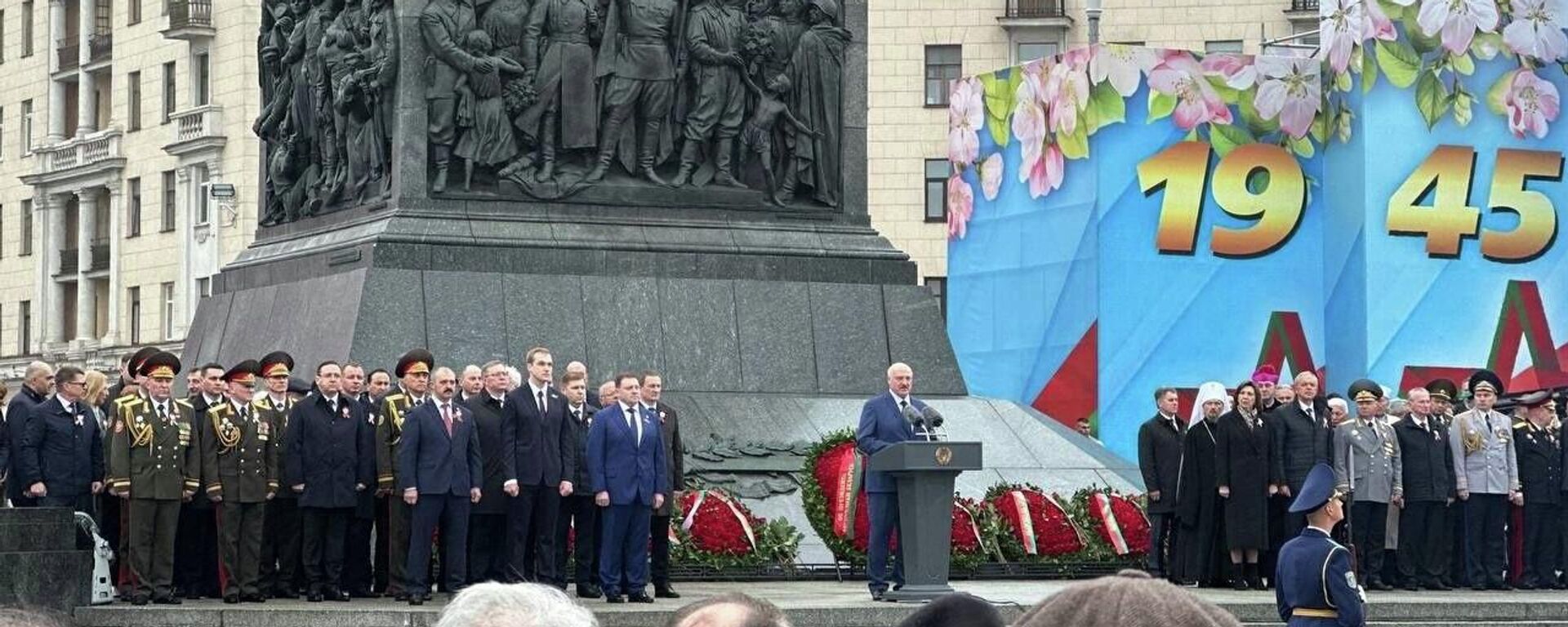 Прэзідэнт Беларусі Аляксандр Лукашэнка прымае ўдзел ва ўрачыстасцях на Плошчы Перамогі 9 мая - Sputnik Беларусь, 1920, 09.05.2026