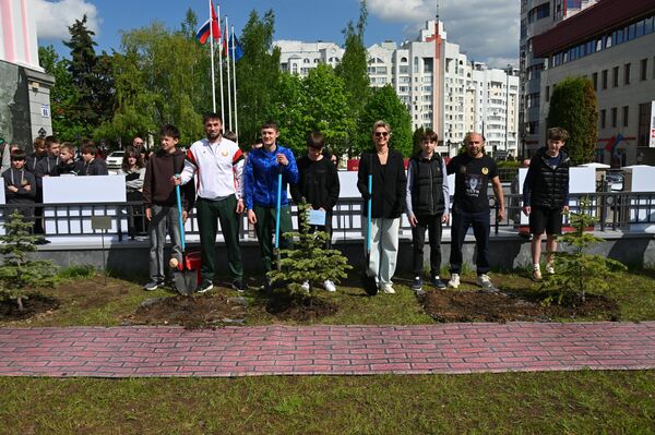 Акция для юных спортсменов у Дома Москвы в Минске Акция для юных спортсменов у Дома Москвы в Минске - Sputnik Беларусь