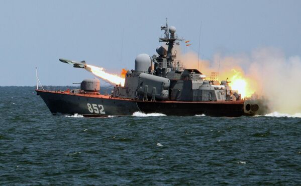 Запуск противокорабельной крылатой ракеты Термит с борта ракетного катера Р-129 во время тактических учений кораблей Балтийского флота с выполнением ракетных стрельб, проходящих в акватории Балтийского моря - Sputnik Беларусь
