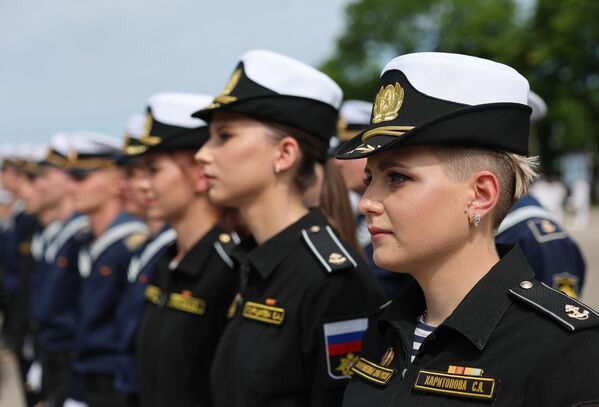 Выпускники на торжественной церемонии 60-го выпуска офицеров Военно-морского флота России в Балтийском высшем военно-морском училище имени адмирала Федора Федоровича Ушакова в Калининграде - Sputnik Беларусь