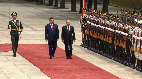 Гарматы, варта і Подмосковные вечера: як прымалі Пуціна ў Пекіне – відэа - Sputnik Беларусь