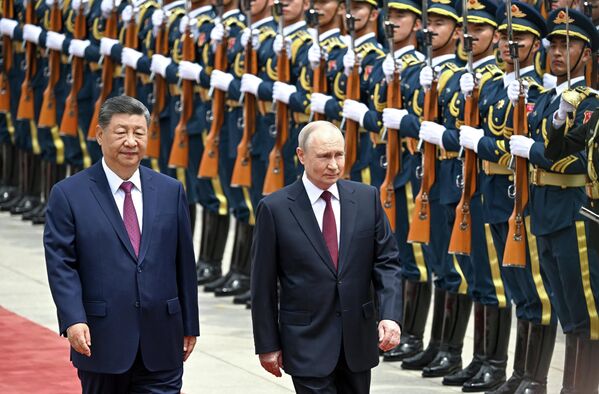 Уладзімір Пуцін і Сі Цзіньпін на ўрачыстай цырымоніі. - Sputnik Беларусь