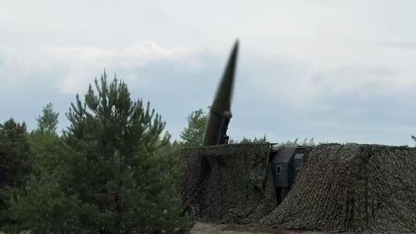 Ракетчики Беларуси отработали получение боеприпасов для Искандер-М - Sputnik Беларусь