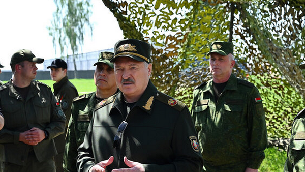 Президент Беларуси Александр Лукашенко посещает ракетную бригаду Вооруженных cил в Осиповичском районе - Sputnik Беларусь
