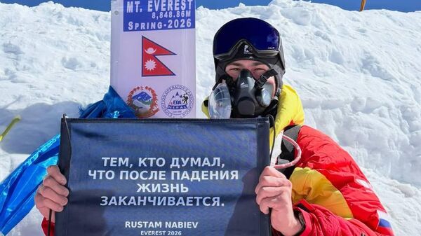 Рустам Набиев на вершине Эвереста - Sputnik Беларусь