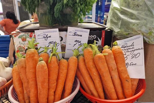 Буйство цвета и вкуса на майской Комаровке Буйство цвета и вкуса на майской Комаровке - Sputnik Беларусь