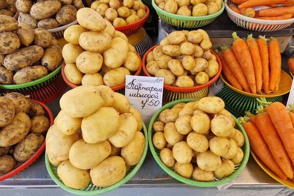 Буйство цвета и вкуса на майской Комаровке Буйство цвета и вкуса на майской Комаровке - Sputnik Беларусь