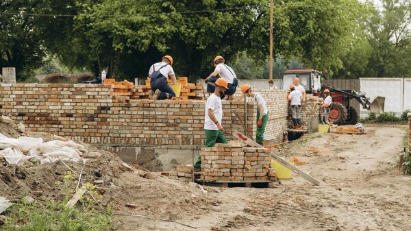Миссия Добро: студенты из России участвуют в реставрации Брестской крепости - Sputnik Беларусь