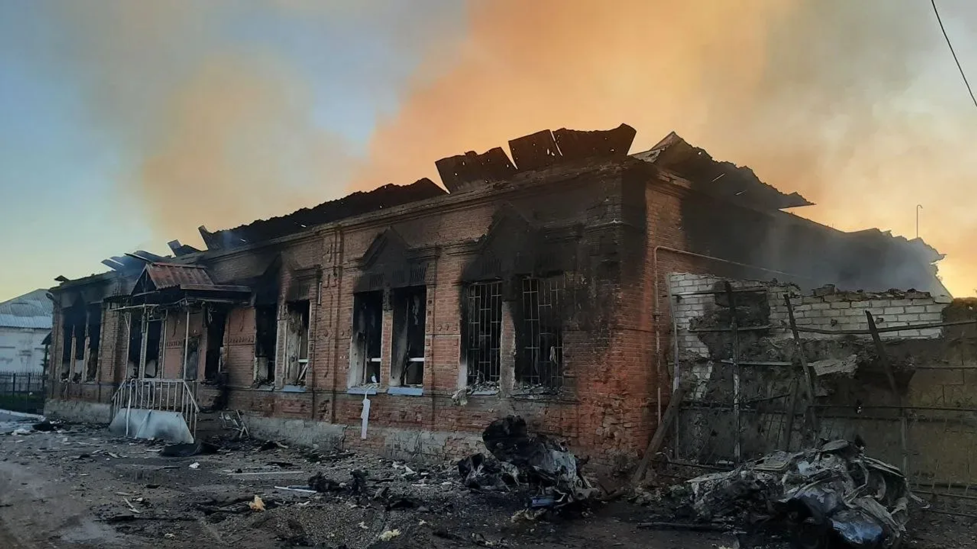 ВСУ атаковали учебный корпус и общежитие Старобельского профессионального колледжа педуниверситета в ЛНР.  - Sputnik Беларусь, 1920, 22.05.2026