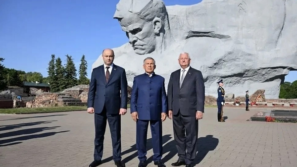 Делегация во главе с Рустамом Миннихановым посетила Брестскую крепость - Sputnik Беларусь