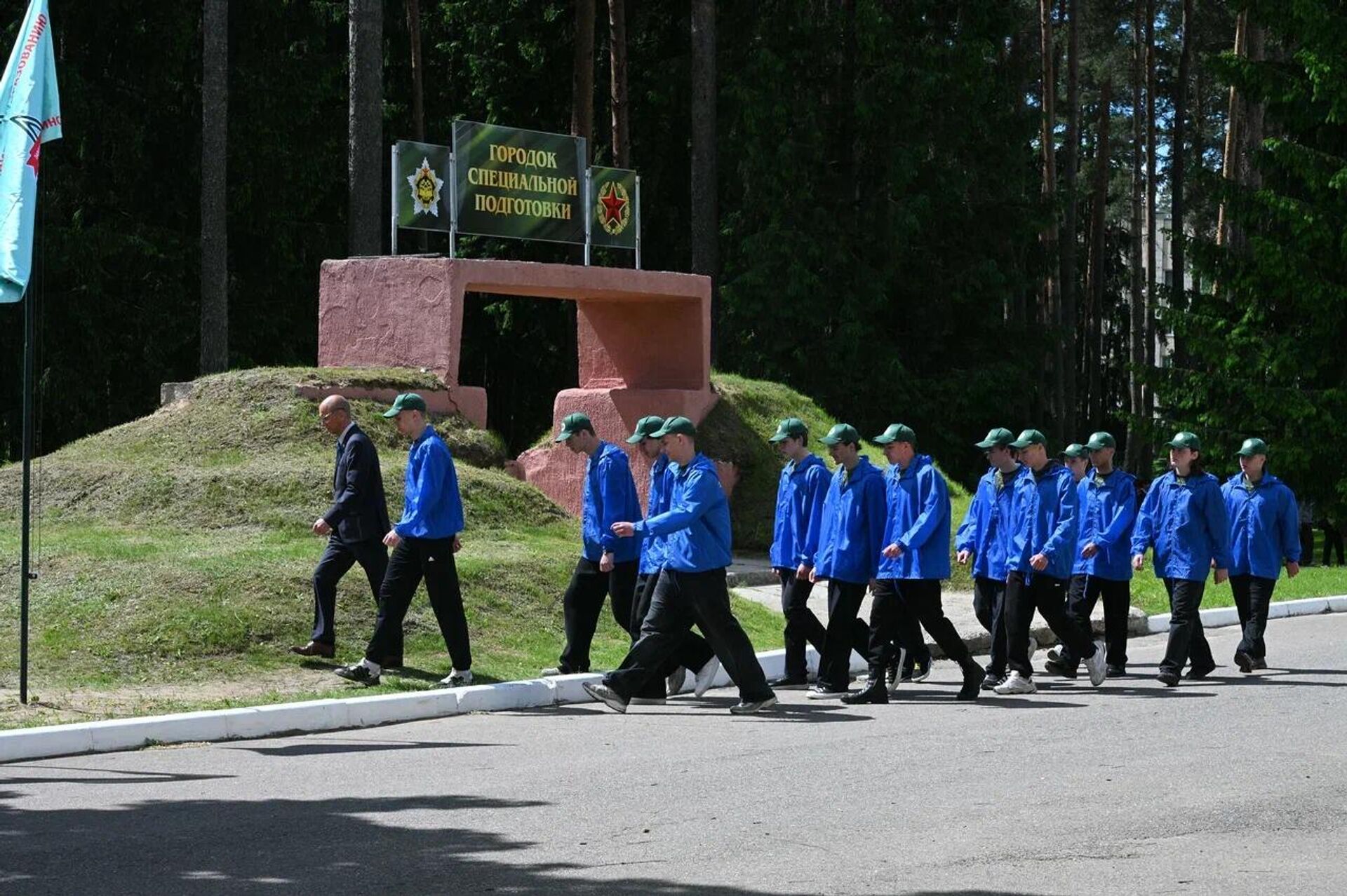 Школьники на учебно-полевых сборах во Второй ордена Красной Звезды инженерной бригаде в Соснах. Школьники на учебно-полевых сборах во Второй ордена Красной Звезды инженерной бригаде в Соснах. - Sputnik Беларусь, 1920, 27.05.2026