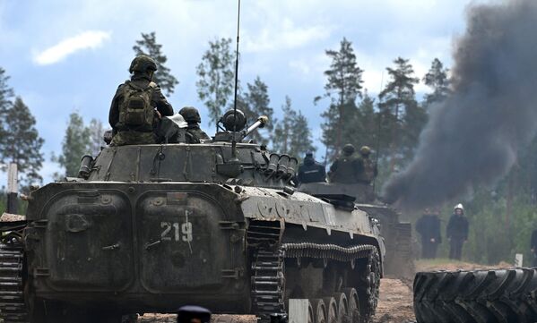 Учения Следственного комитета, Минобороны и ГКСЭ под Борисовом - Sputnik Беларусь
