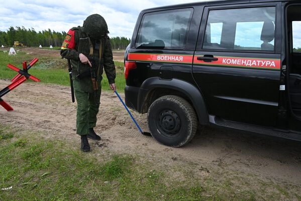 Учения Следственного комитета, Минобороны и ГКСЭ под Борисовом - Sputnik Беларусь