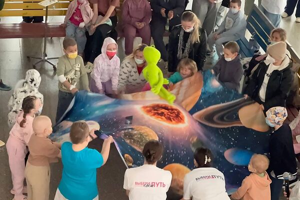 Акция &quot;Космос – это мы&quot; в РНПЦ детской онкологии, гематологии и иммунологии - Sputnik Беларусь