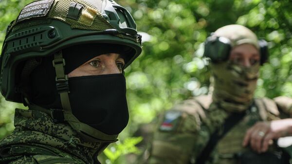 Боевая работа артиллерийского расчёта гаубицы Д-30 на Запорожском направлении - Sputnik Беларусь