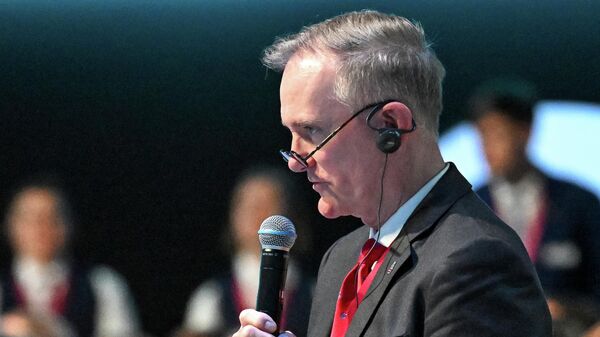 Председатель Комиссии по изящным искусствам США Родни Мимс Кук-младший на пленарном заседании XXIX ПМЭФ - Sputnik Беларусь