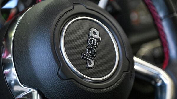 Логотип Jeep на ступице руля - Sputnik Беларусь