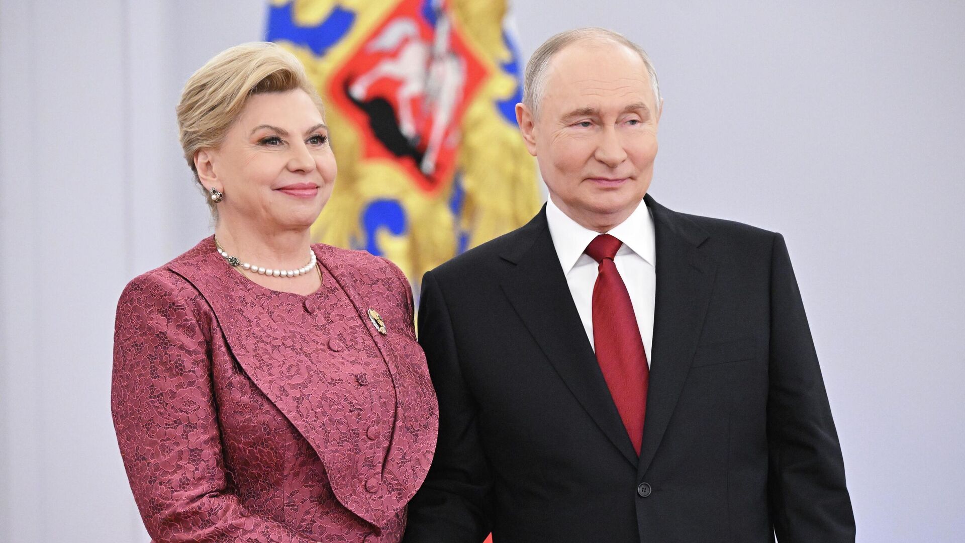 Путин вручил в Кремле звезды Героев Труда и госпремии