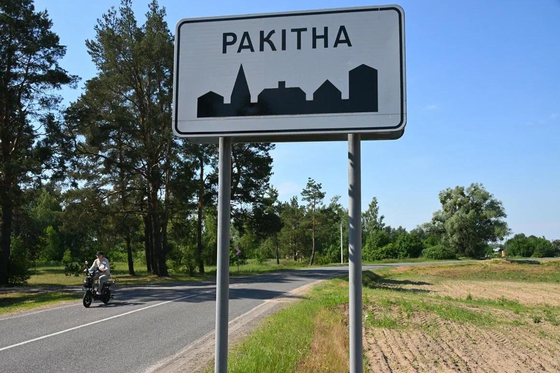 Клубничный бизнес в Лунинецком районе - Sputnik Беларусь, 1920, 15.06.2026