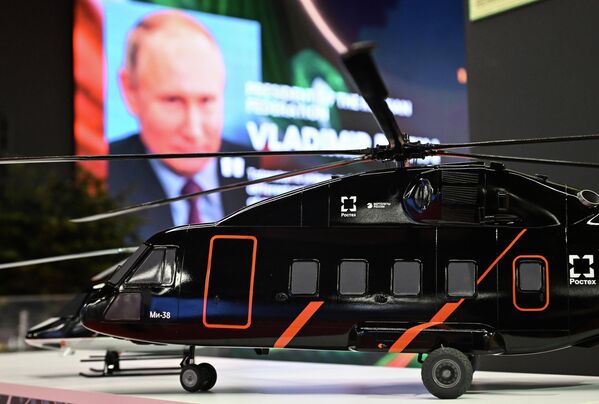 Макет вертолета МИ-8, представленный на выставке достижений в Казани в преддверии саммита "Россия – АСЕАН".  - Sputnik Беларусь
