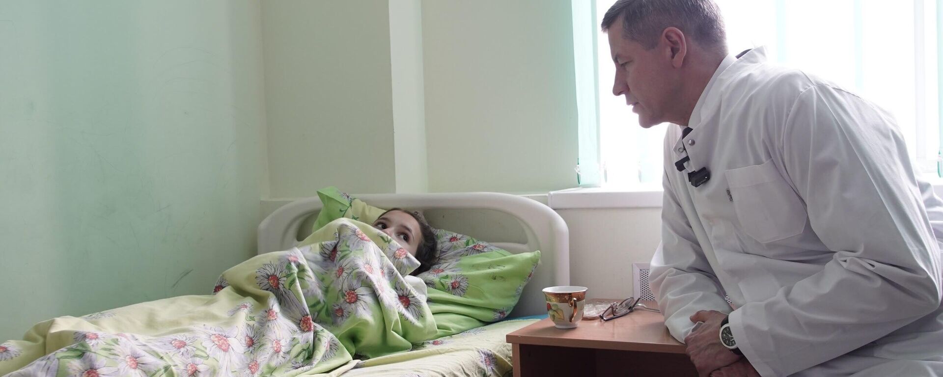Часова выконваючы абавязкі губернатара Бранскай вобласці Ягор Кавальчук наведаў у бальніцы пацярпелых пасажыраў аўтобуса, які ў сераду быў атакаваны УСУ - Sputnik Беларусь, 1920, 17.06.2026
